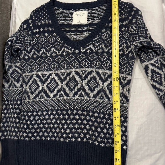 Abercrombie & Fitch Navy Fair Isle Nordic Knit V-Neck Sweater Small - Picture 5 of 6